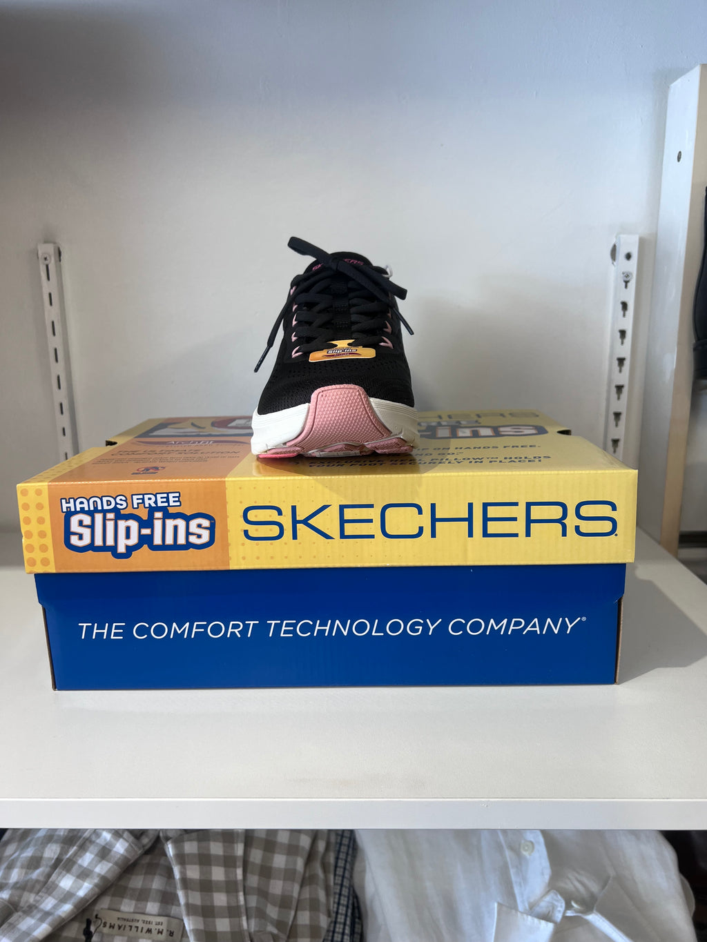 Skechers Women’s Slip-On – Black / Pink